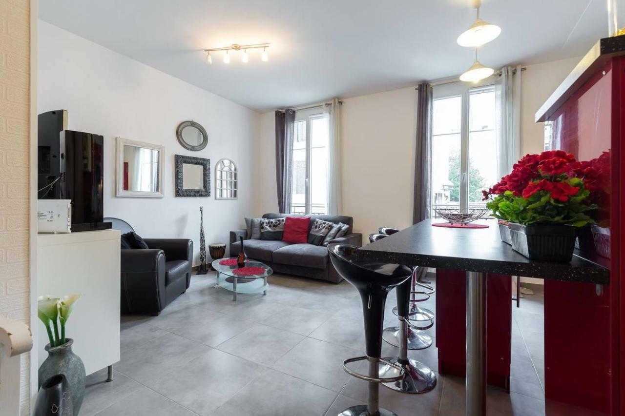 Stylish White And Red Apartments Juan-les-Pins Exteriér fotografie