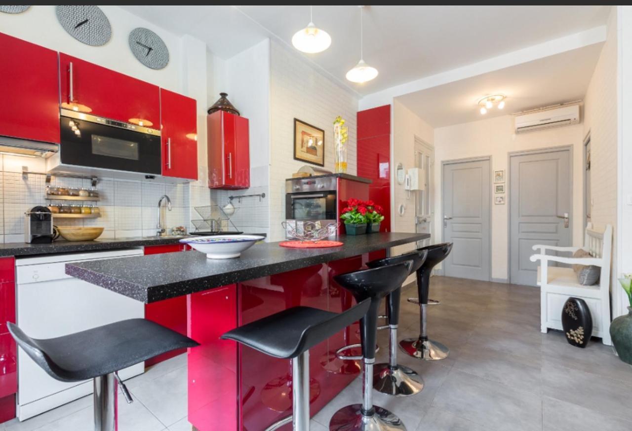 Stylish White And Red Apartments Juan-les-Pins Exteriér fotografie